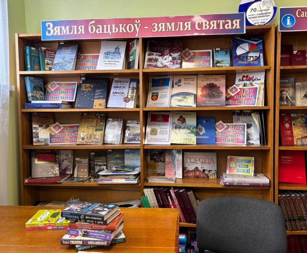 Какие книги разбирали с полок этим летом в Вишневской библиотеке