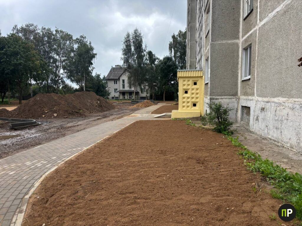 В Мачулищах обновление дворов затронуло сразу четыре дома