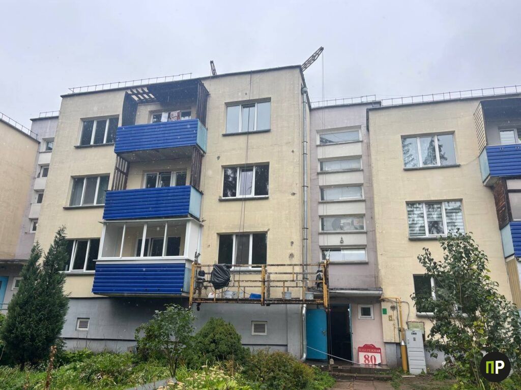 В Сенице ремонтируют многоквартирный дом – что уже сделали