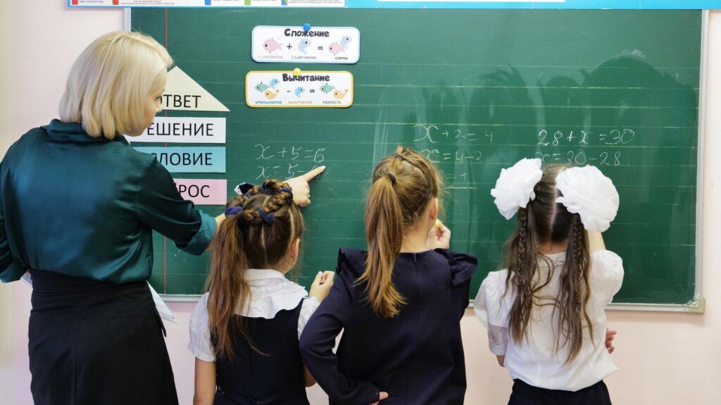 Руководство Минского района благодарит педагогов за их труд