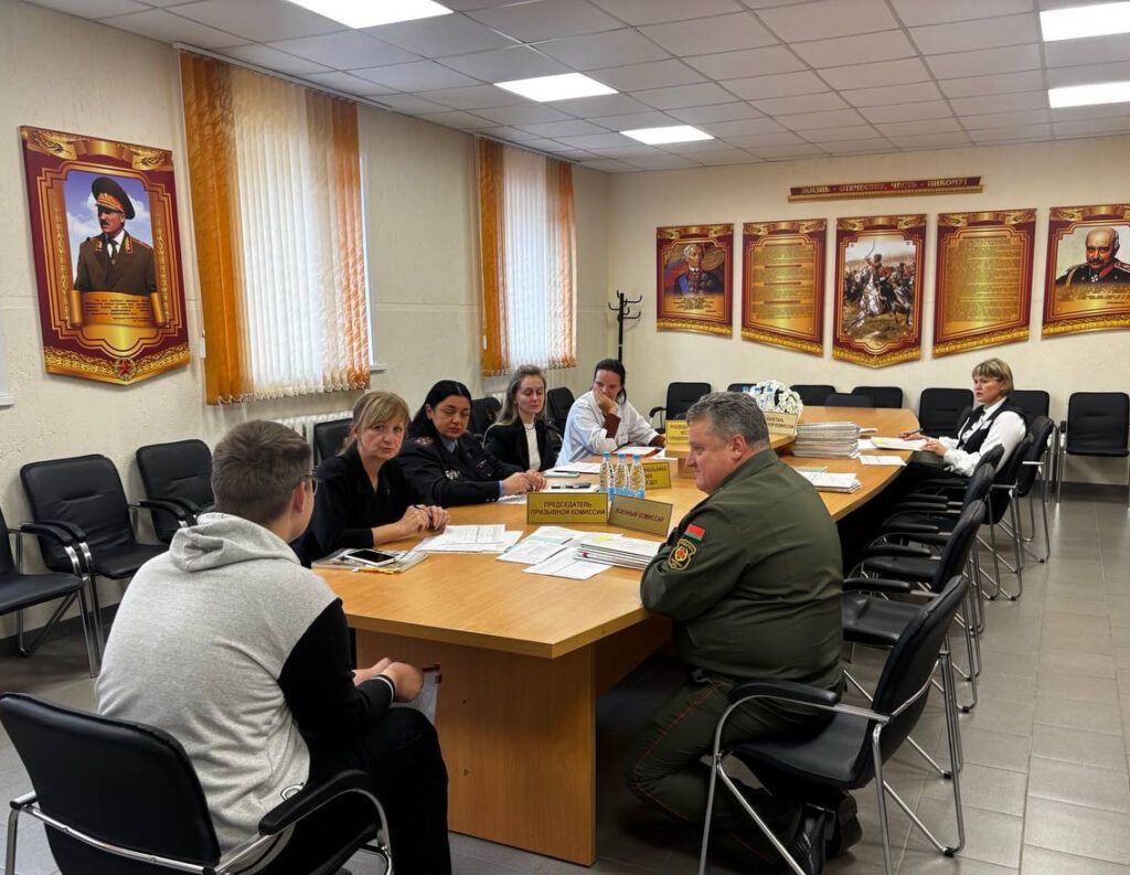 Порядка 270 человек из Минского района призовут в армию этой осенью