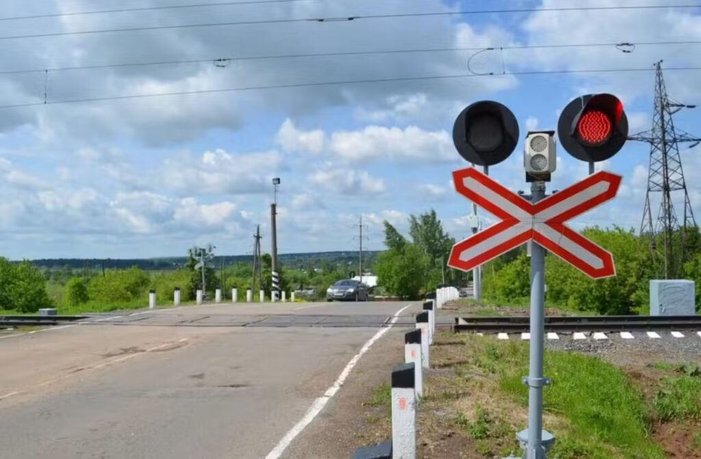 Под Минском на пять дней закроют железнодорожный переезд